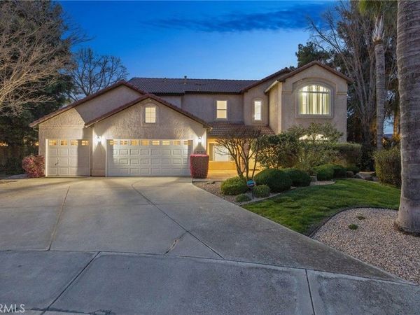 6030 W Country Court, Visalia, CA 93277