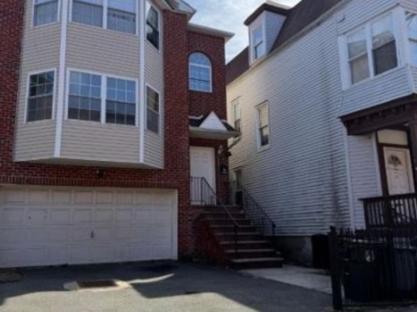 41 3Rd St, Newark, NJ 07107