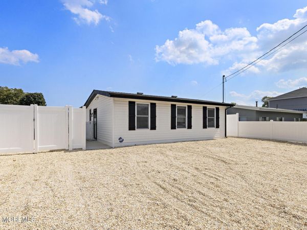 11 Charles Boulevard, Beach Haven West, NJ 08050