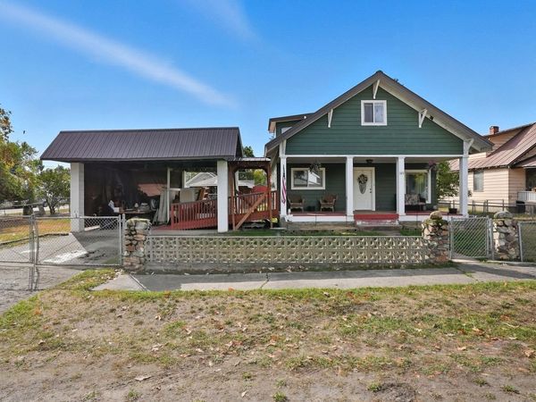 103 E Houghton St, Ione, WA 99139