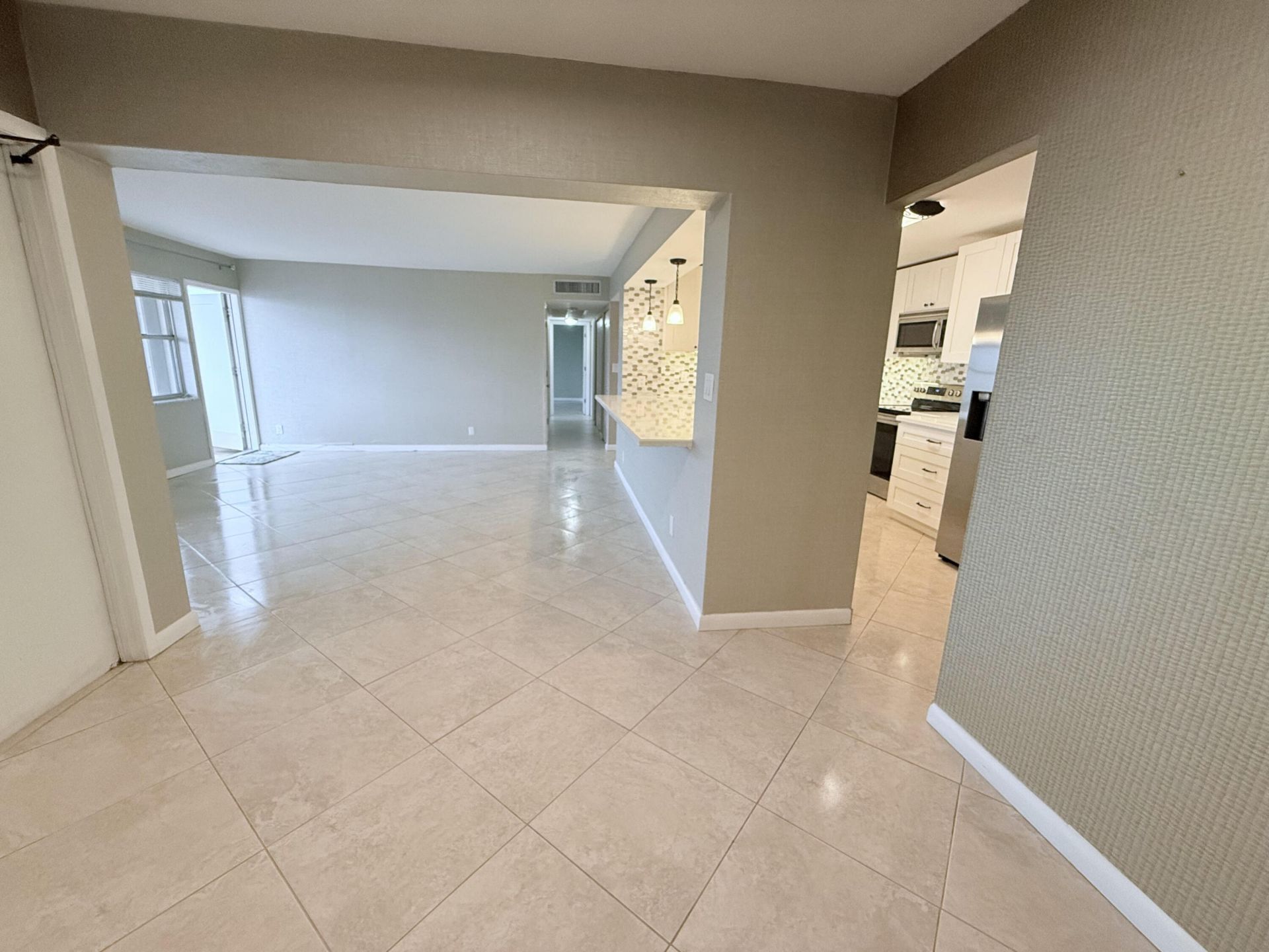 401 Golden Isles Drive, Hallandale Beach, FL 33009 Photo