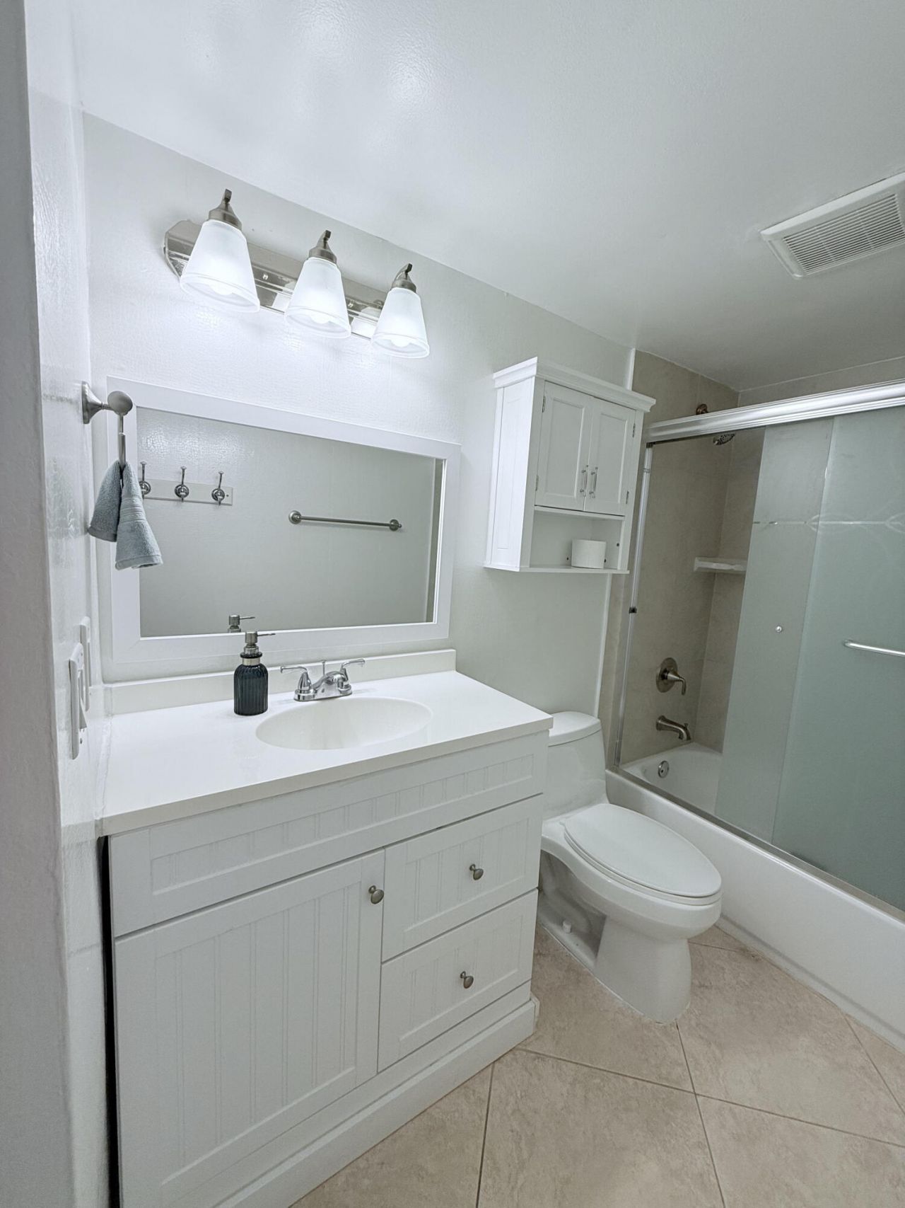 401 Golden Isles Drive, Hallandale Beach, FL 33009 Photo