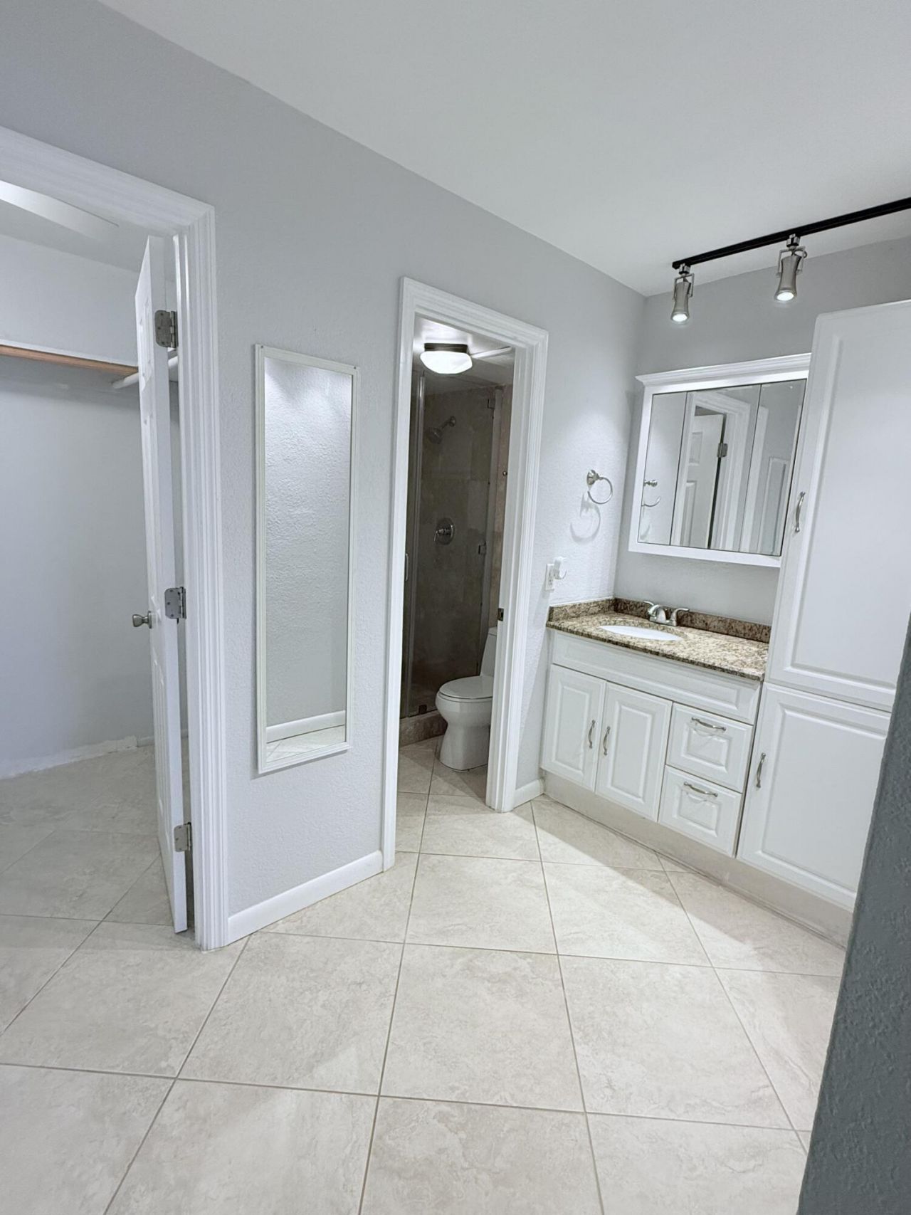 401 Golden Isles Drive, Hallandale Beach, FL 33009 Photo