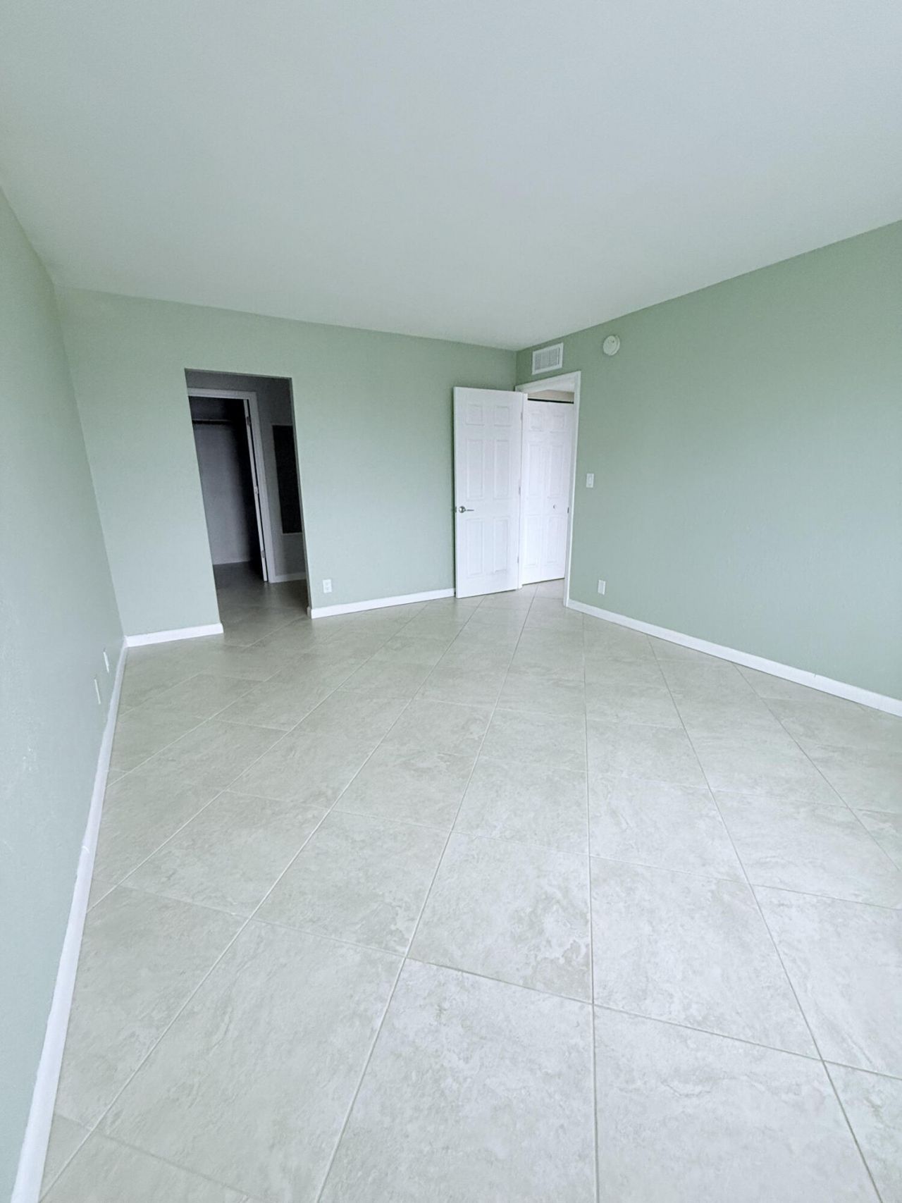 401 Golden Isles Drive, Hallandale Beach, FL 33009 Photo