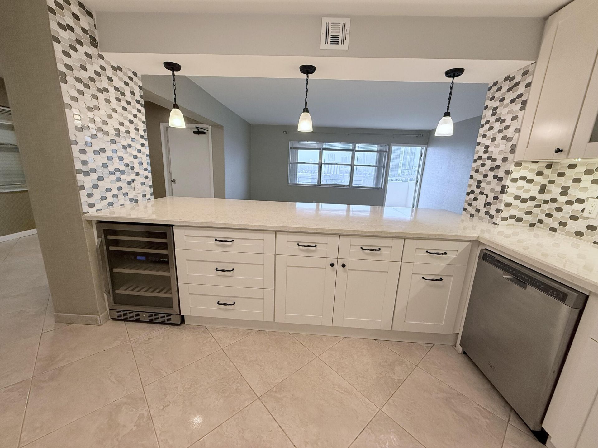 401 Golden Isles Drive, Hallandale Beach, FL 33009 Photo