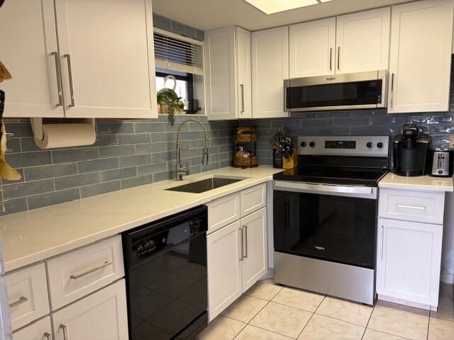 1411 NE 14th Court, Unit P-14, Jensen Beach, FL 34957 Photo