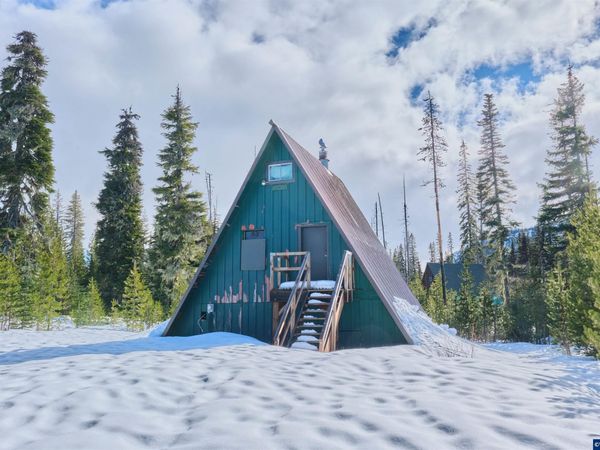 27605 Big Lake Rd, Sisters, OR 97759