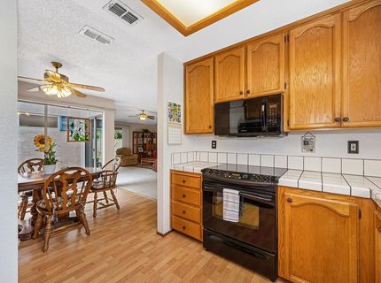 7505 Sunwest Ln, Sacramento, CA 95828 Photo