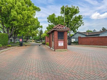 7505 Sunwest Ln, Sacramento, CA 95828 Photo