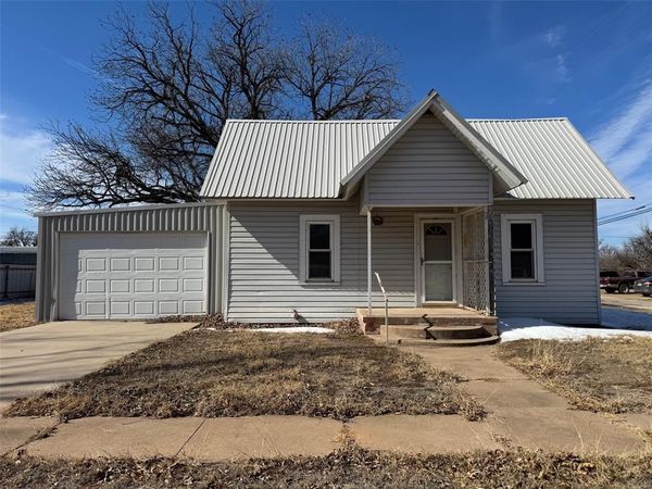 611 N. Stratton Street, Seymour, TX 76380