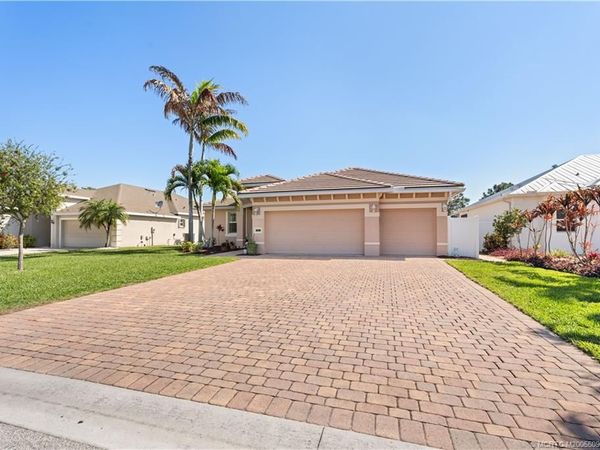 445 NW Sunflower Place, Jensen Beach, FL 34957