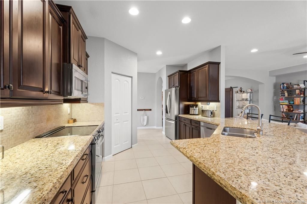 445 NW Sunflower Place, Jensen Beach, FL 34957 Photo