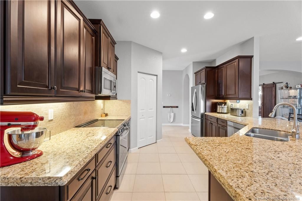 445 NW Sunflower Place, Jensen Beach, FL 34957 Photo