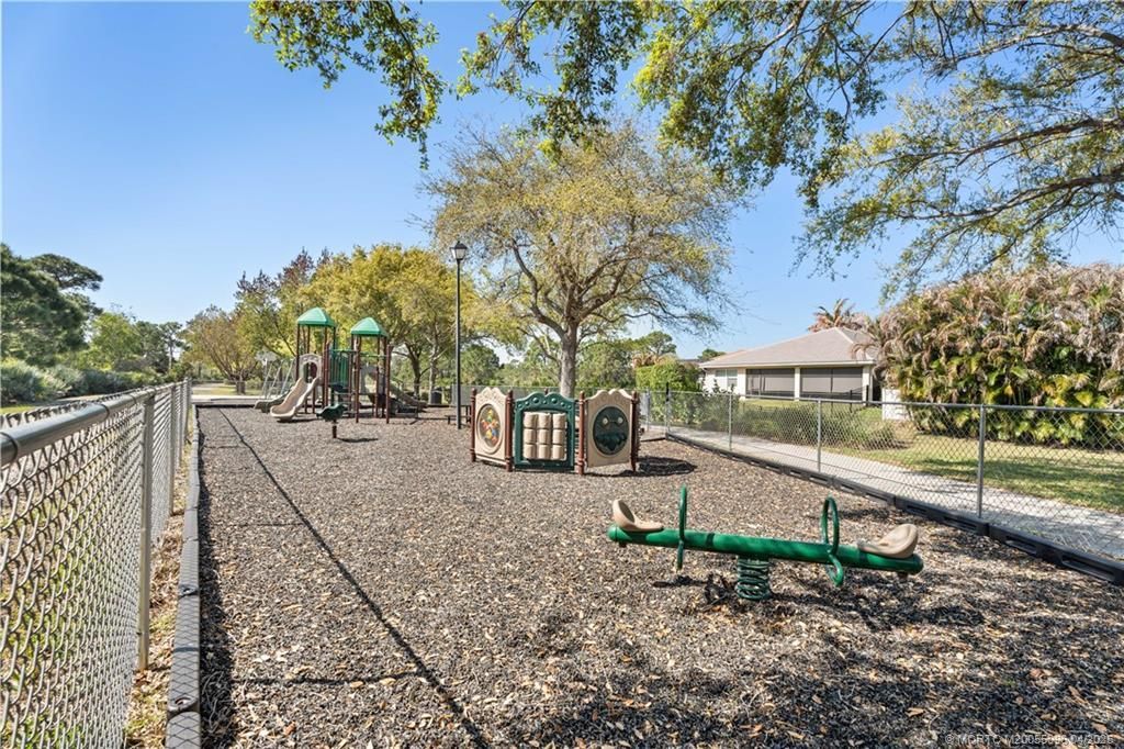 445 NW Sunflower Place, Jensen Beach, FL 34957 Photo