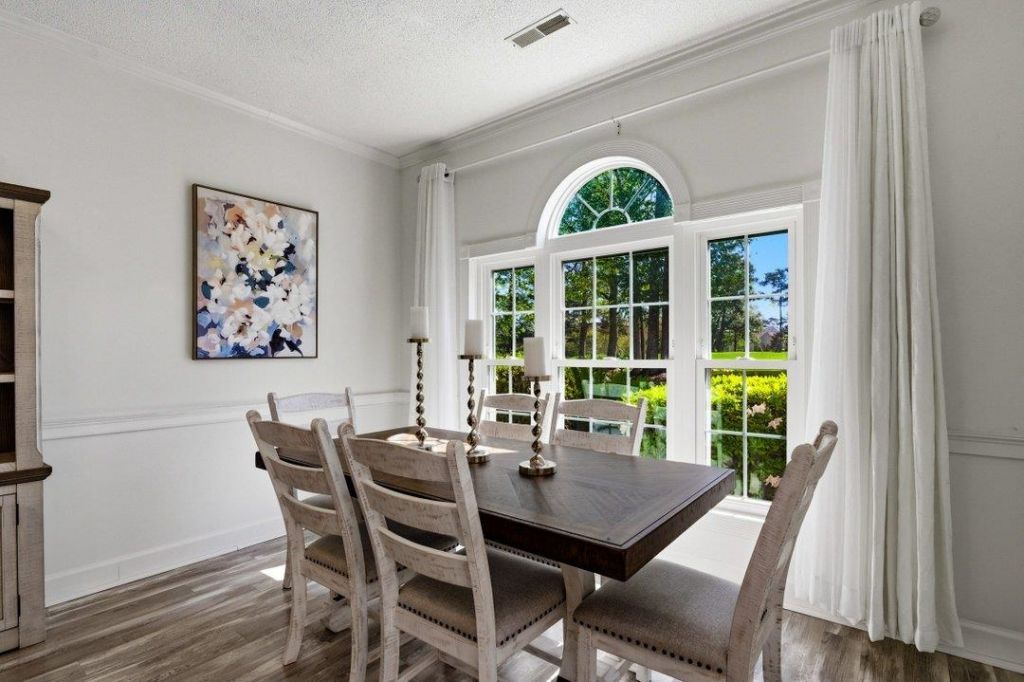 687 Riverwalk Dr. Photo 10