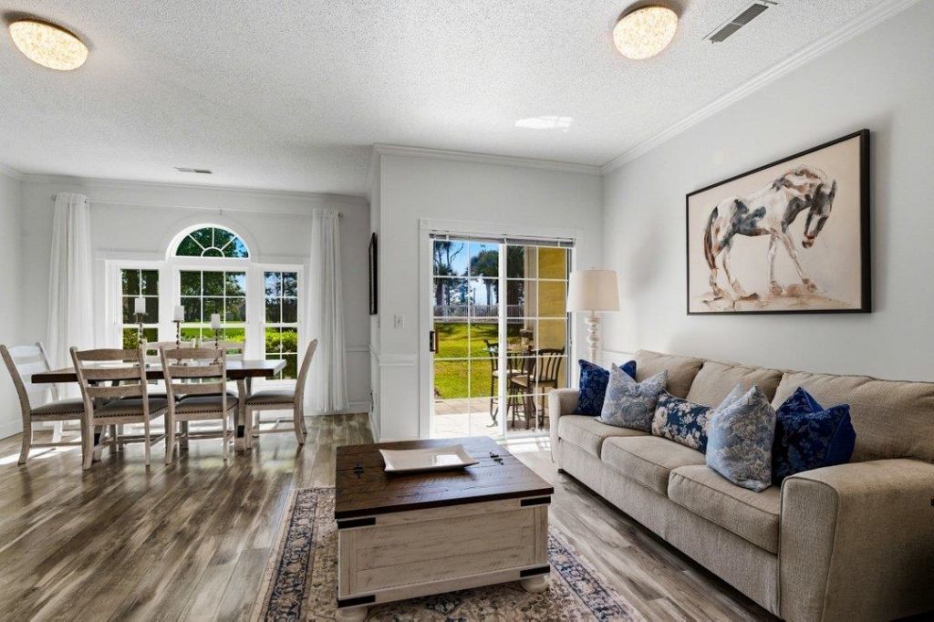 687 Riverwalk Dr. Photo 11