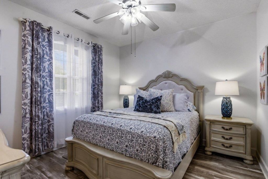 687 Riverwalk Dr. Photo 12