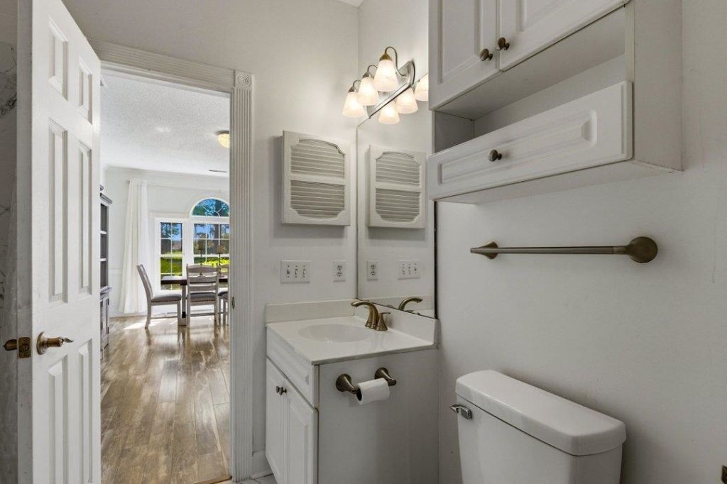 687 Riverwalk Dr. Photo 15