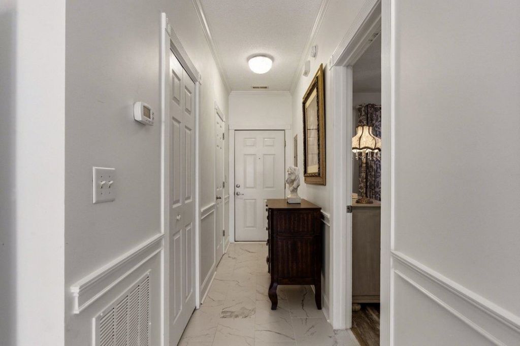 687 Riverwalk Dr. Photo 17