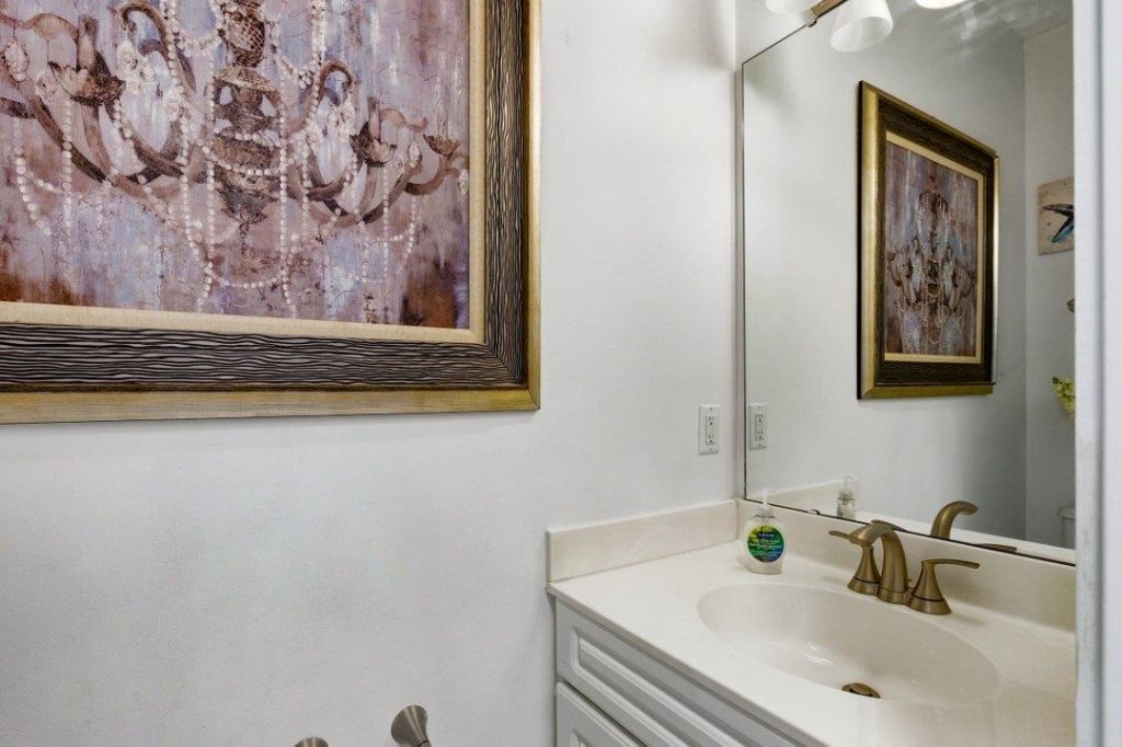 687 Riverwalk Dr. Photo 18