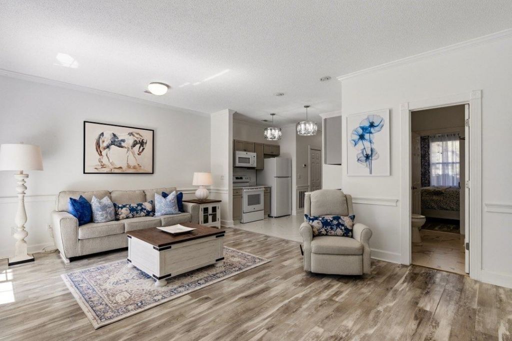 687 Riverwalk Dr. Photo 7