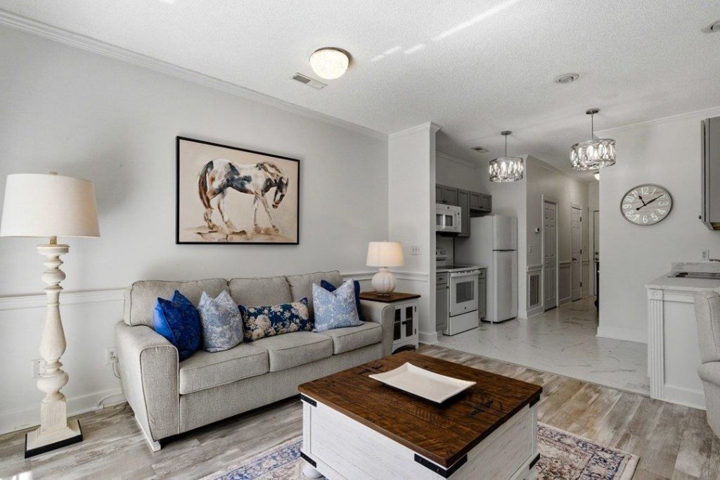 687 Riverwalk Dr. Photo 8