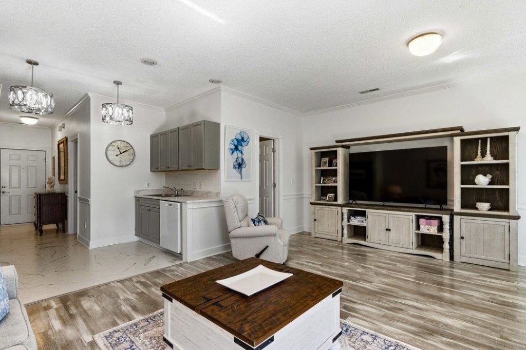 687 Riverwalk Dr. Photo 9