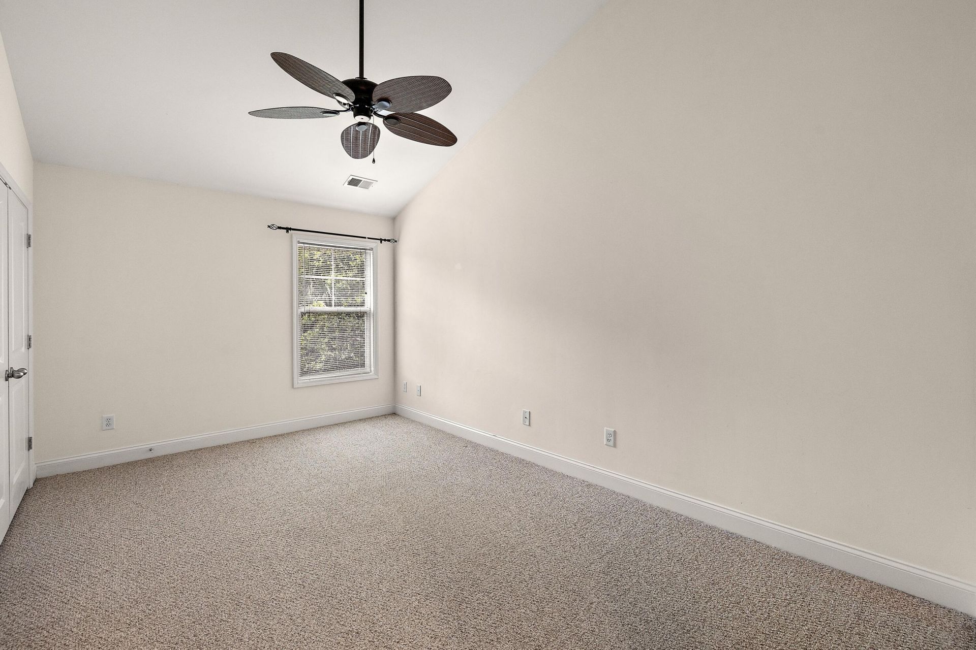 2040 Promenade Court Photo 27