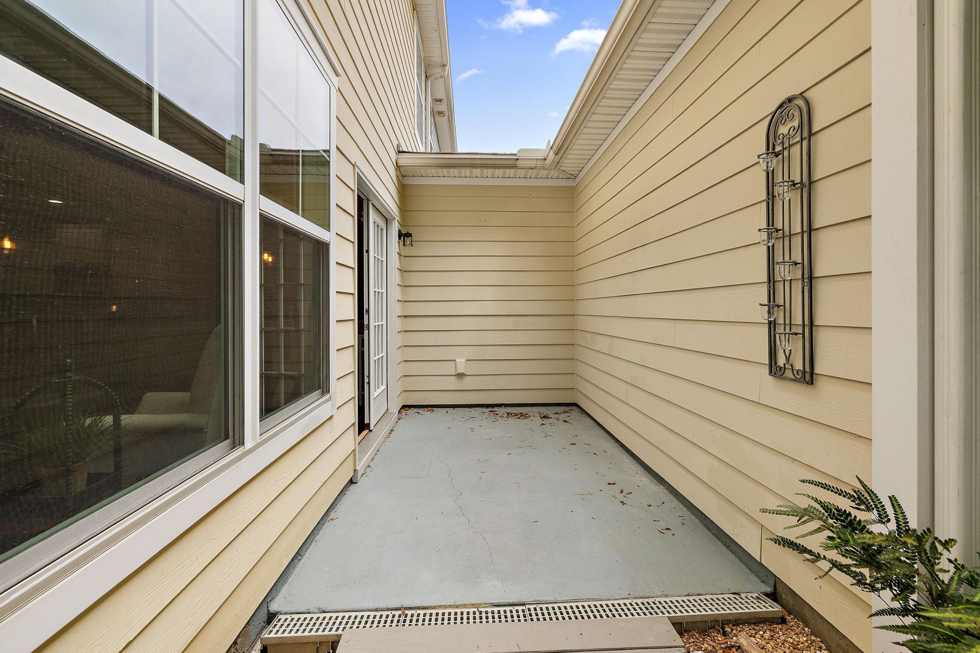 2040 Promenade Court Photo 32