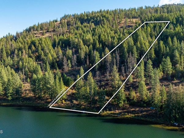 1402 Mirror Lake Rd, Sagle, ID 83860