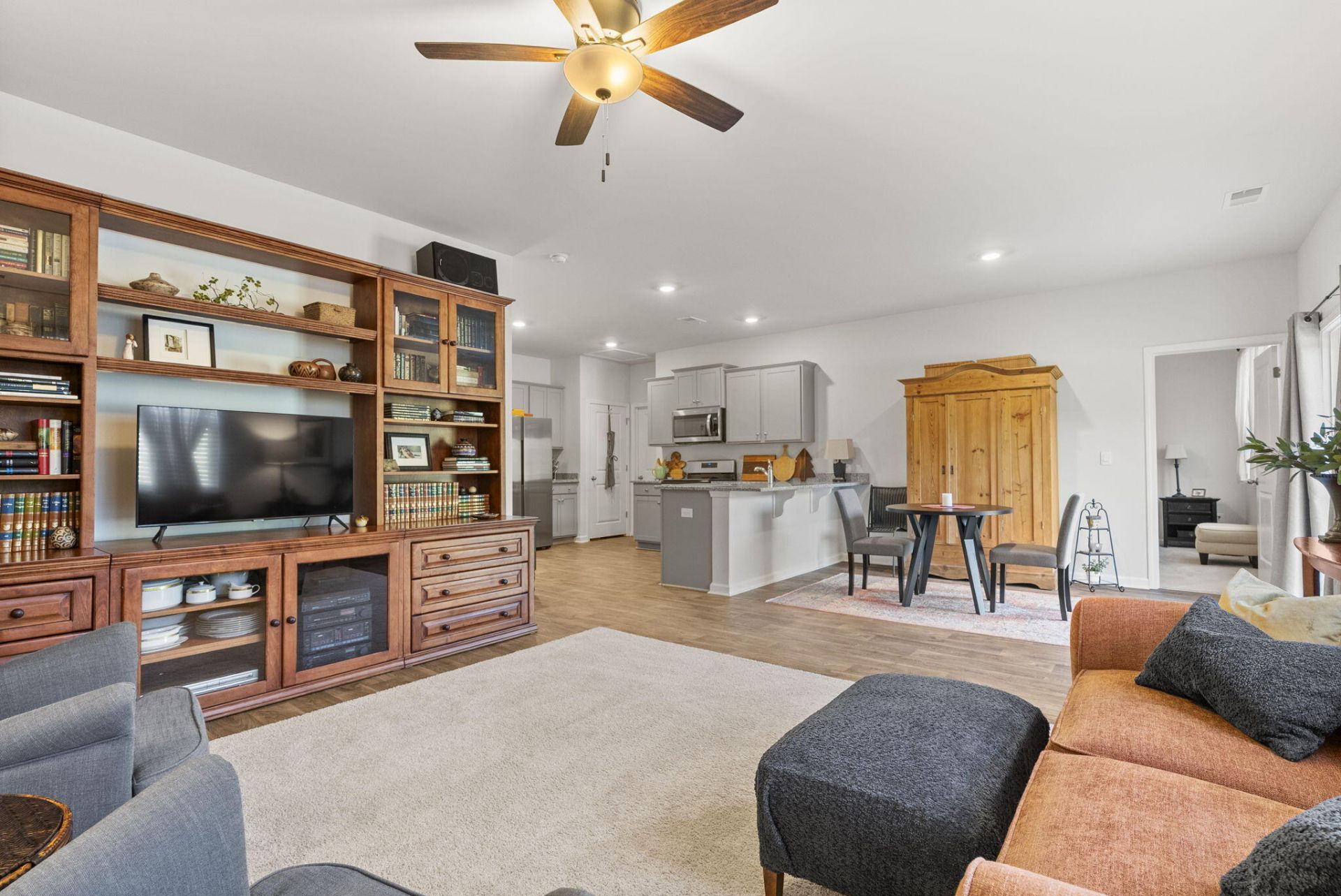 162 Oakwood Boulevard Photo 19