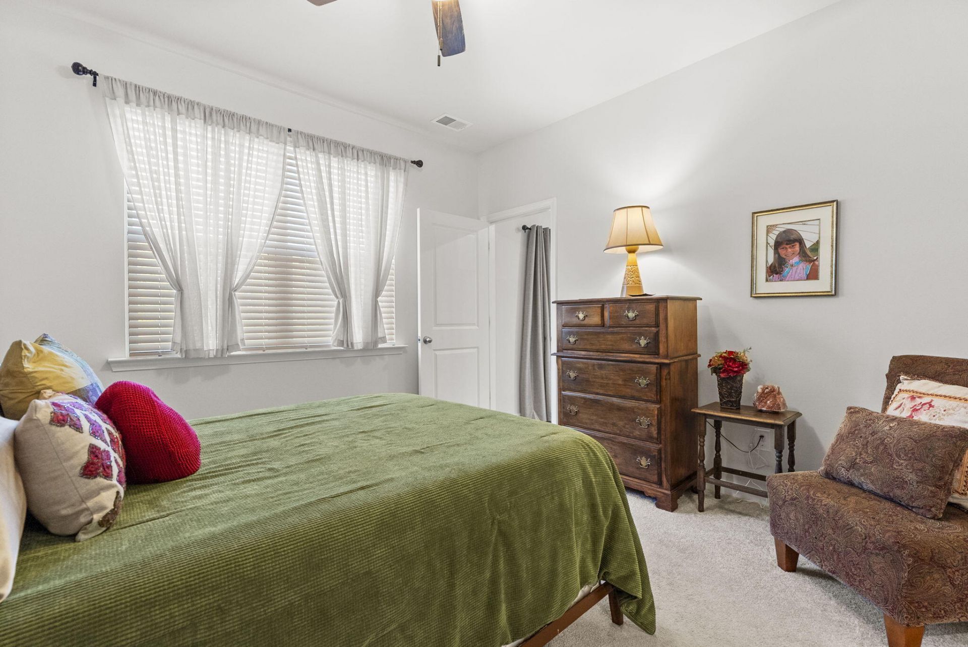 162 Oakwood Boulevard Photo 21