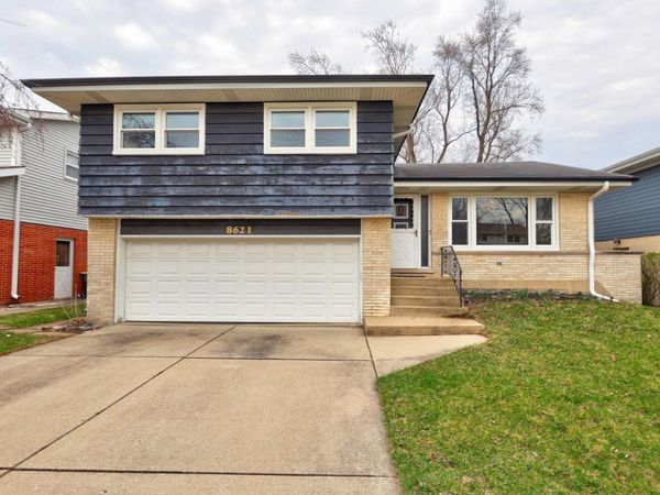 8621 W Madison Drive, Niles, IL 60714