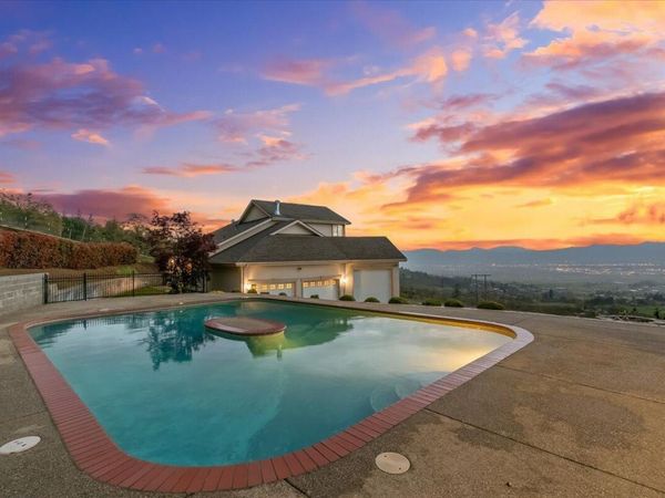 4002 Dry Creek Road, Medford, OR 97504