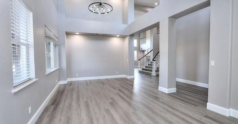 451 Hawkcrest Cir, Sacramento, CA 95835 Photo