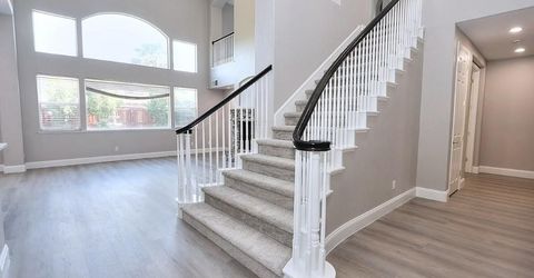 451 Hawkcrest Cir, Sacramento, CA 95835 Photo