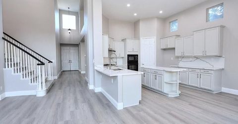 451 Hawkcrest Cir, Sacramento, CA 95835 Photo