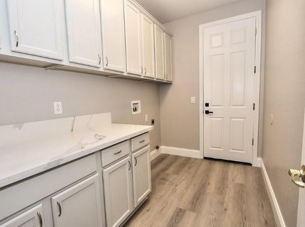 451 Hawkcrest Cir, Sacramento, CA 95835 Photo