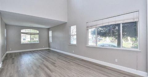 451 Hawkcrest Cir, Sacramento, CA 95835 Photo