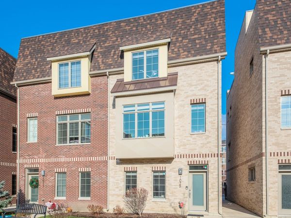 1025 Walnut Way, Oak Park, IL 60302