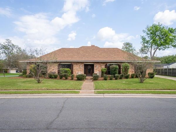 410 Highland Drive , Bossier City, LA 71111