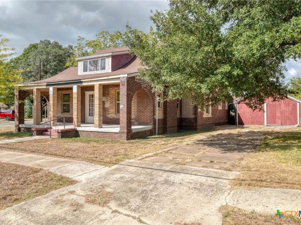 116 S Cypress Avenue , Luling, TX 78648