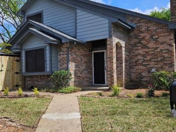 863 Valleybrooke Drive, Arlington, TX 76001