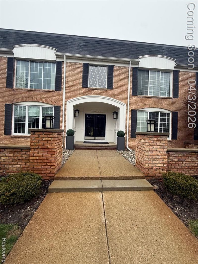 150 E Long Lake Road, Bloomfield Township, MI 48304 Main Photo