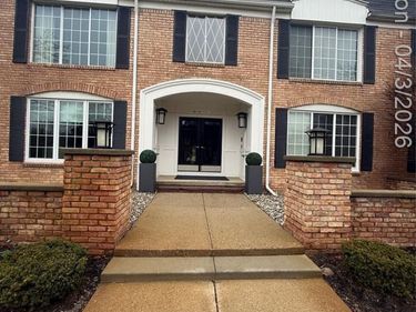 150 E Long Lake Road, Bloomfield Twp, MI 48304