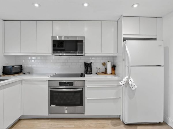 9820 S Hollybrook Lake Drive, Unit 306, Pembroke Pines, FL 33025