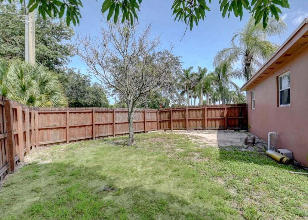 612 Hibiscus Drive, Royal Palm Beach, FL 33411 Photo