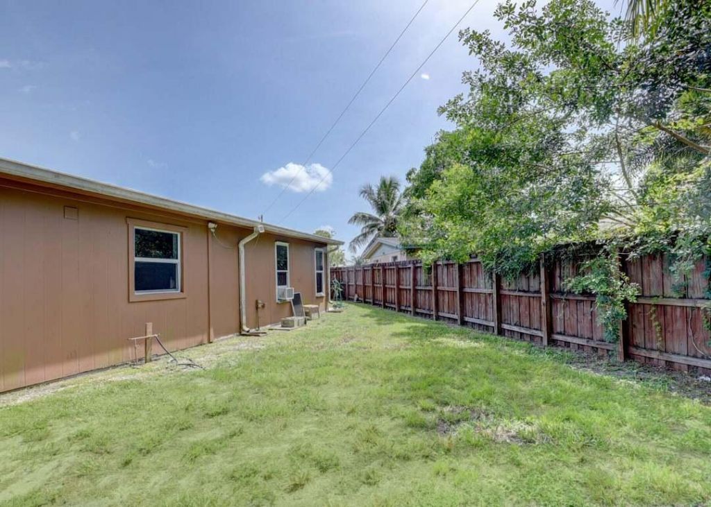 612 Hibiscus Drive, Royal Palm Beach, FL 33411 Photo