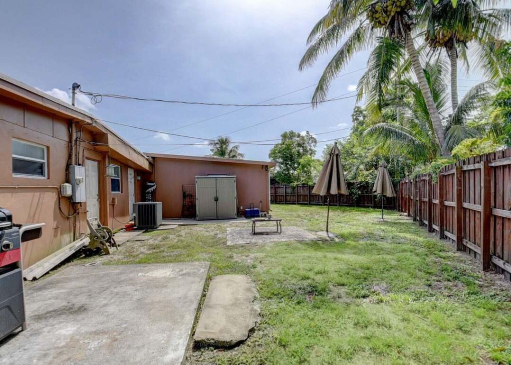 612 Hibiscus Drive, Royal Palm Beach, FL 33411 Photo