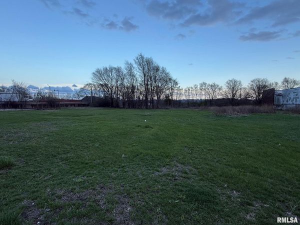 WASHINGTON Street, Peoria, IL 61605